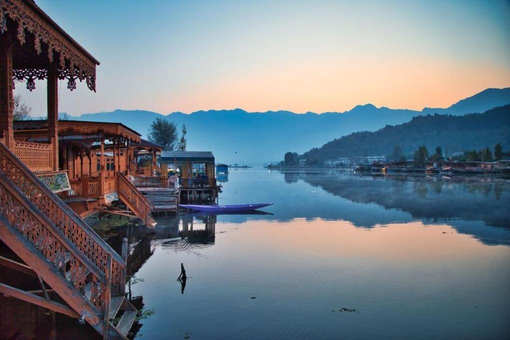 Heritage Amina Group Of Houseboats Hotel Srinagar  Exterior photo