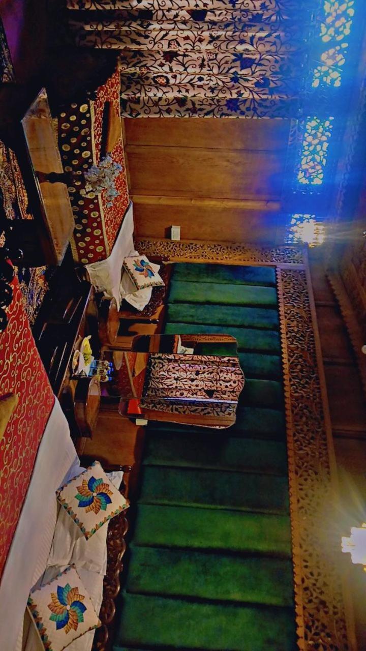Heritage Amina Group Of Houseboats Hotel Srinagar  Exterior photo