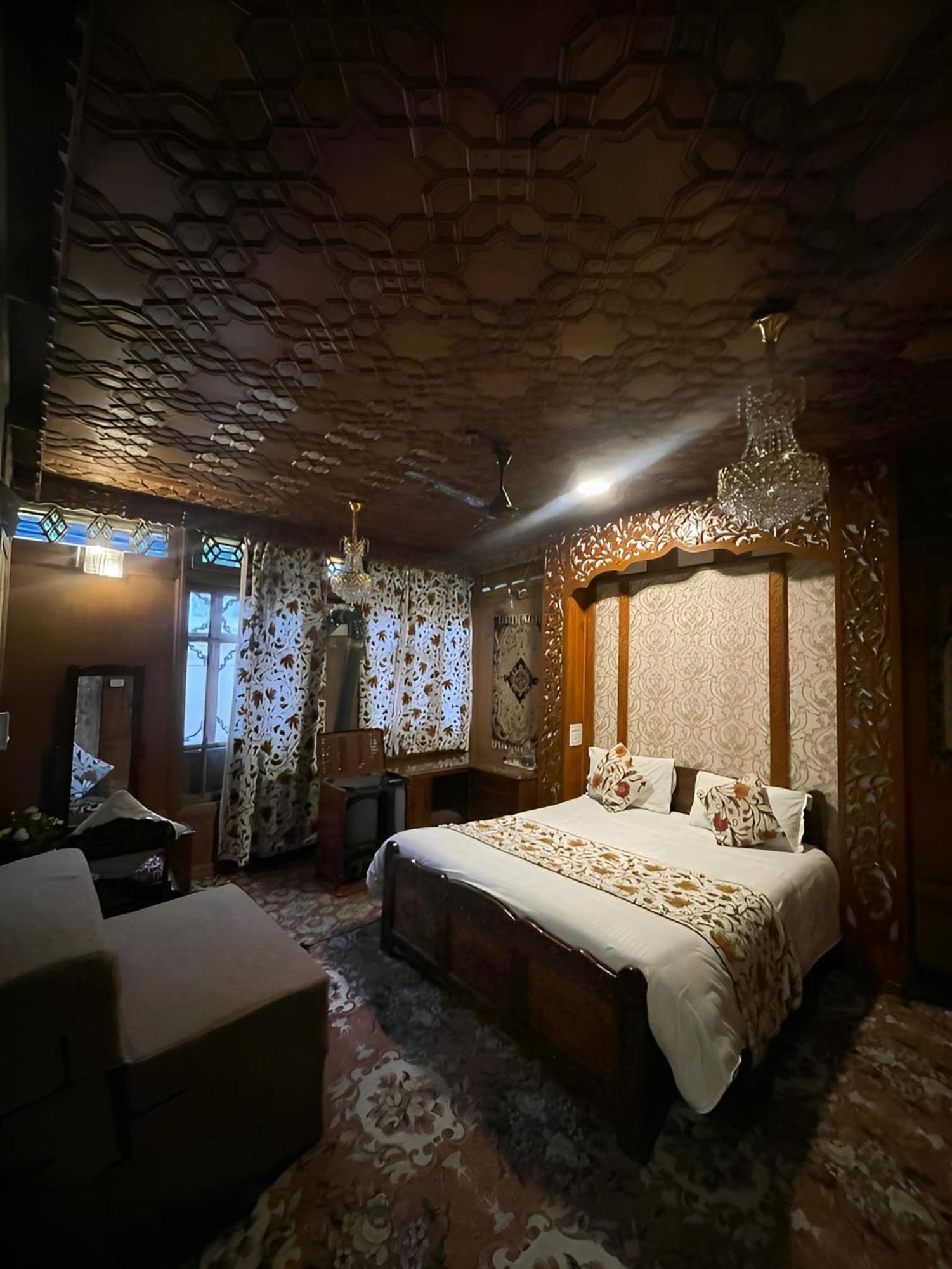 Heritage Amina Group Of Houseboats Hotel Srinagar  Exterior photo