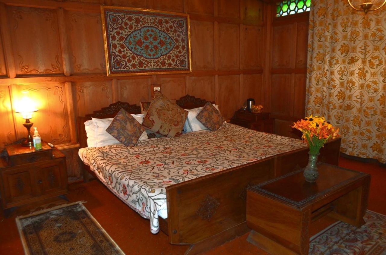 Heritage Amina Group Of Houseboats Hotel Srinagar  Exterior photo