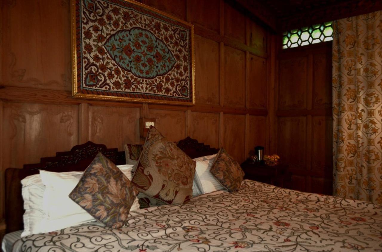 Heritage Amina Group Of Houseboats Hotel Srinagar  Exterior photo