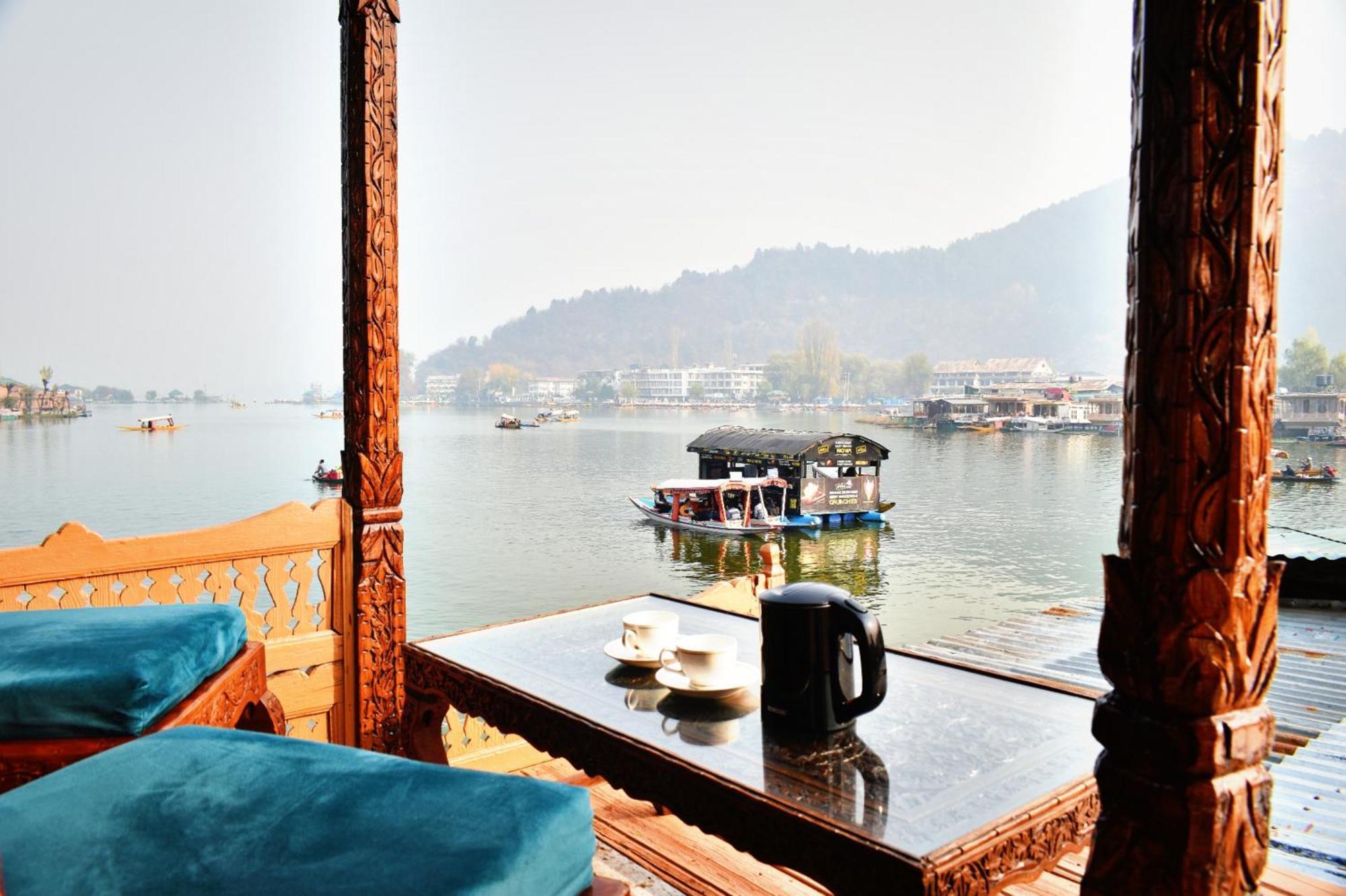 Heritage Amina Group Of Houseboats Hotel Srinagar  Exterior photo